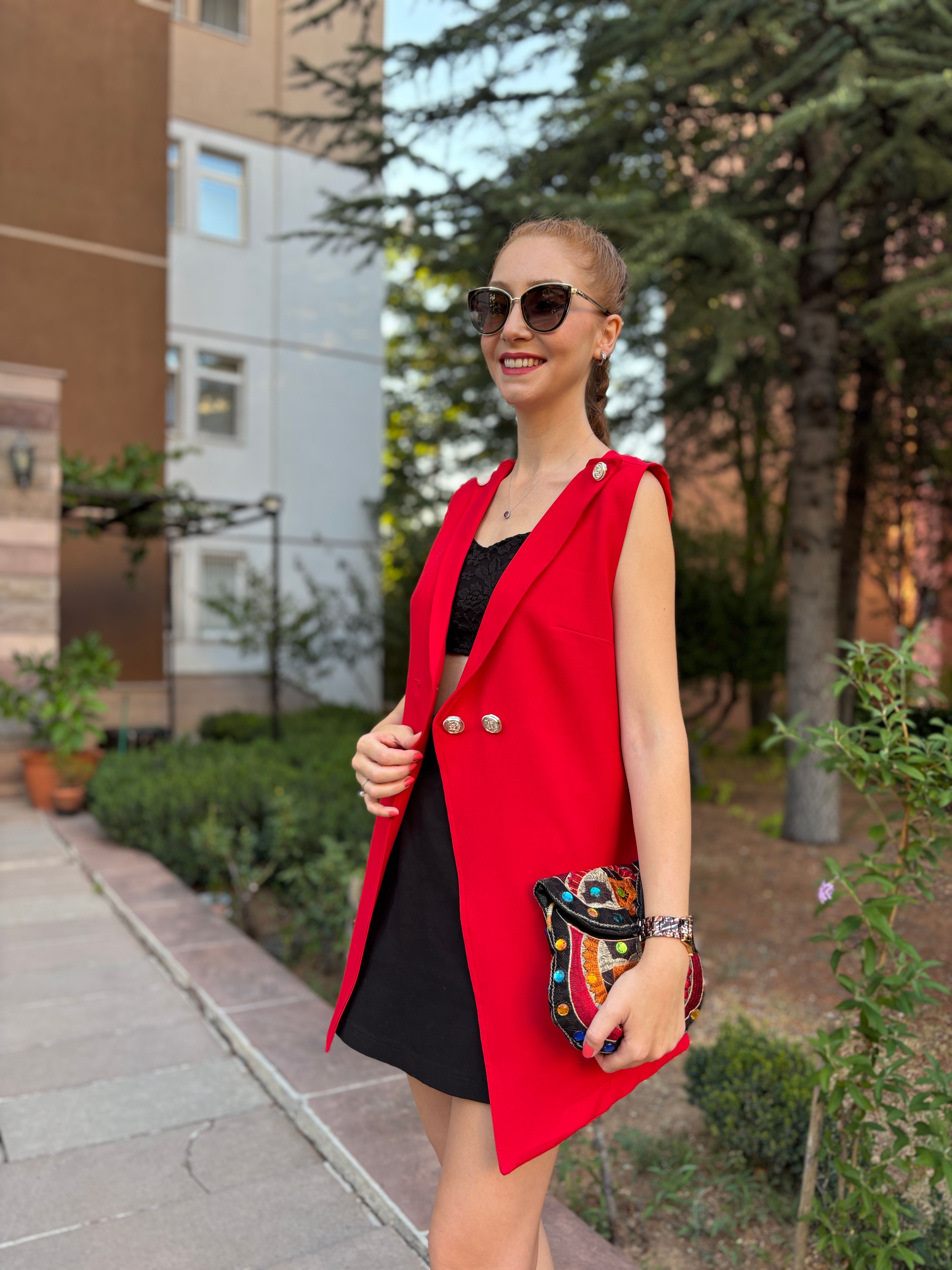 DÜĞME DETAYLI KIRMIZI BLAZER YELEK