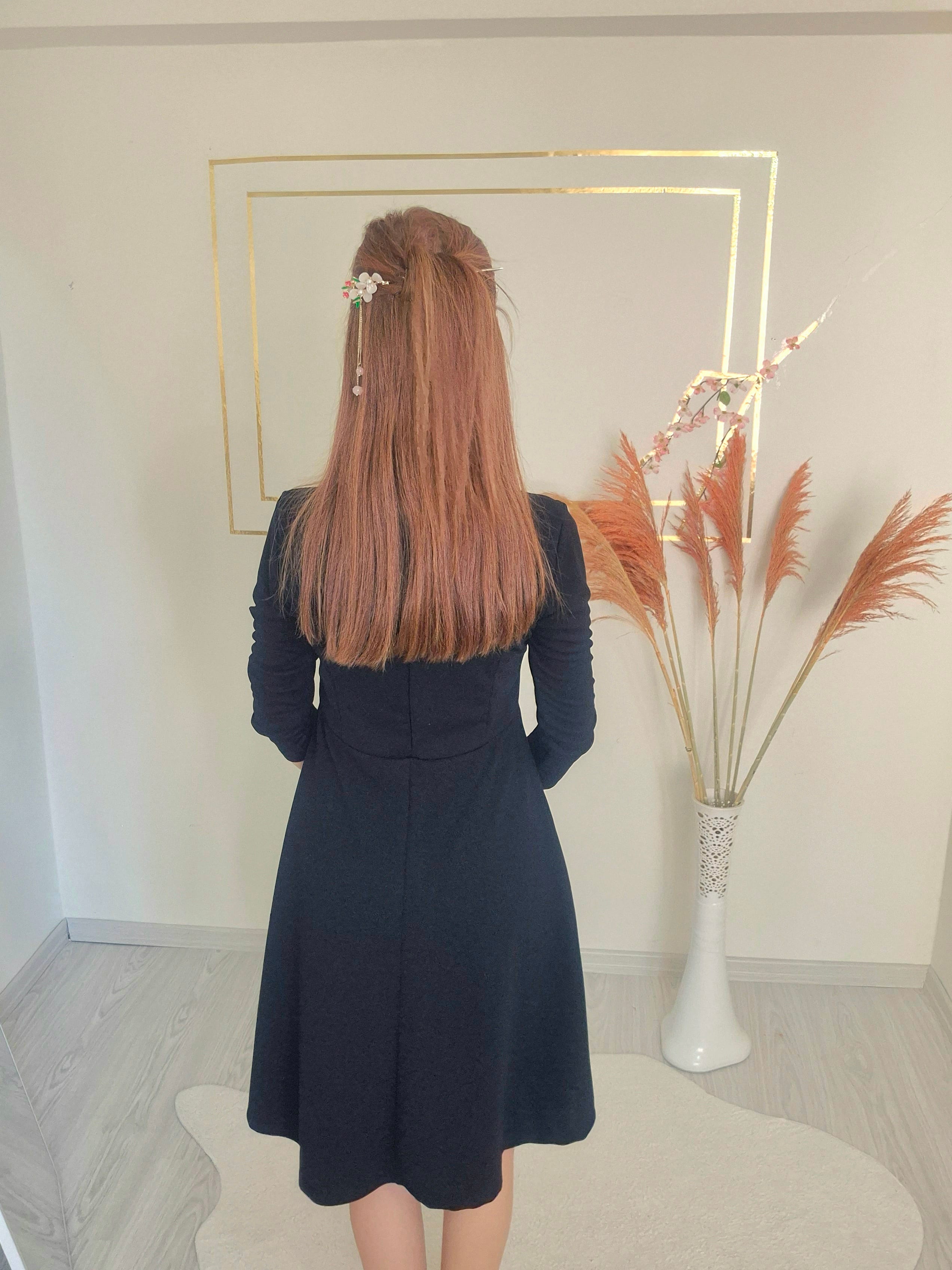 İNCİ DÜĞME DETAYLI KARE YAKA ELBİSE