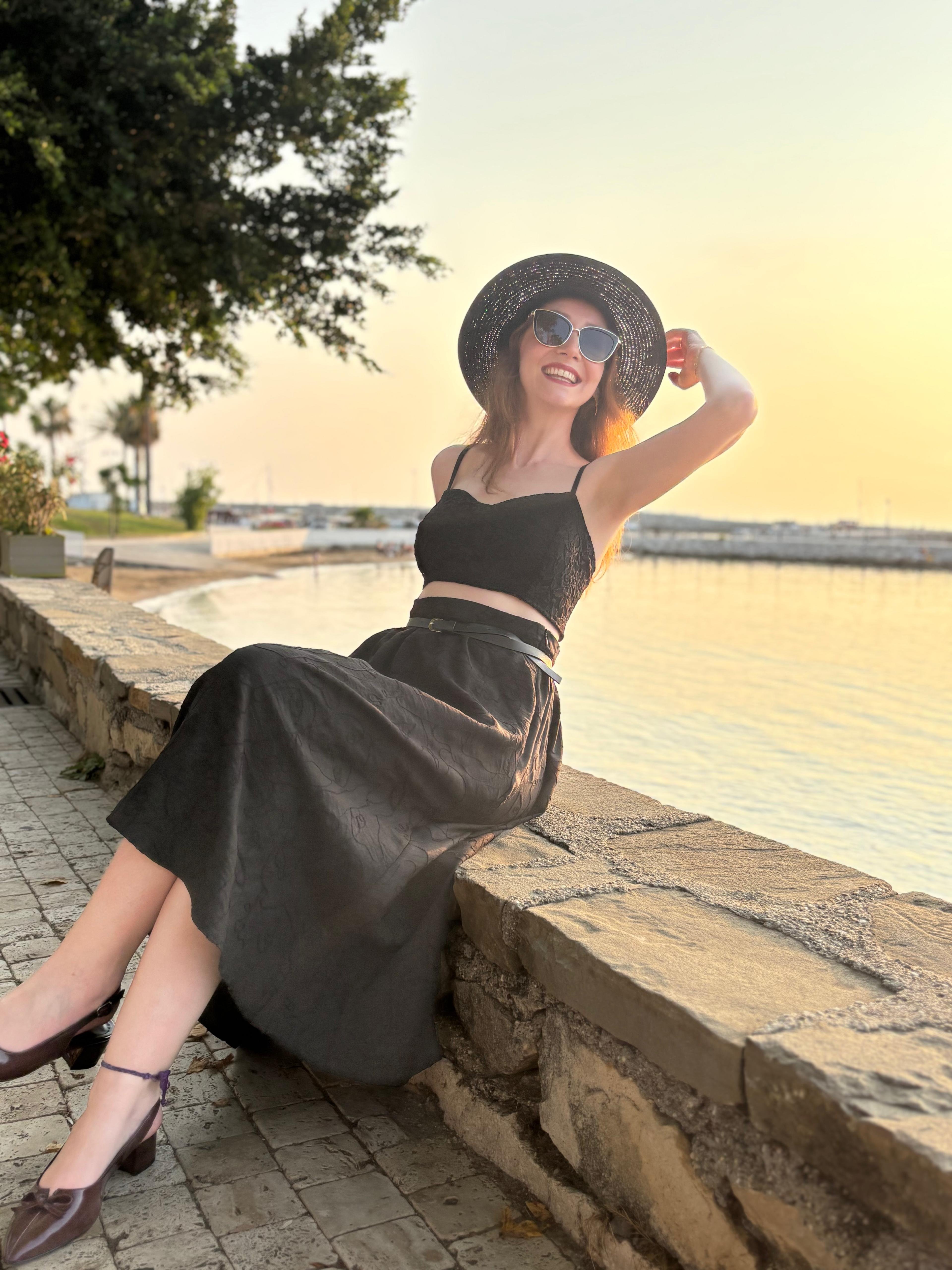 SİYAH CROP-ETEK KOMBİN