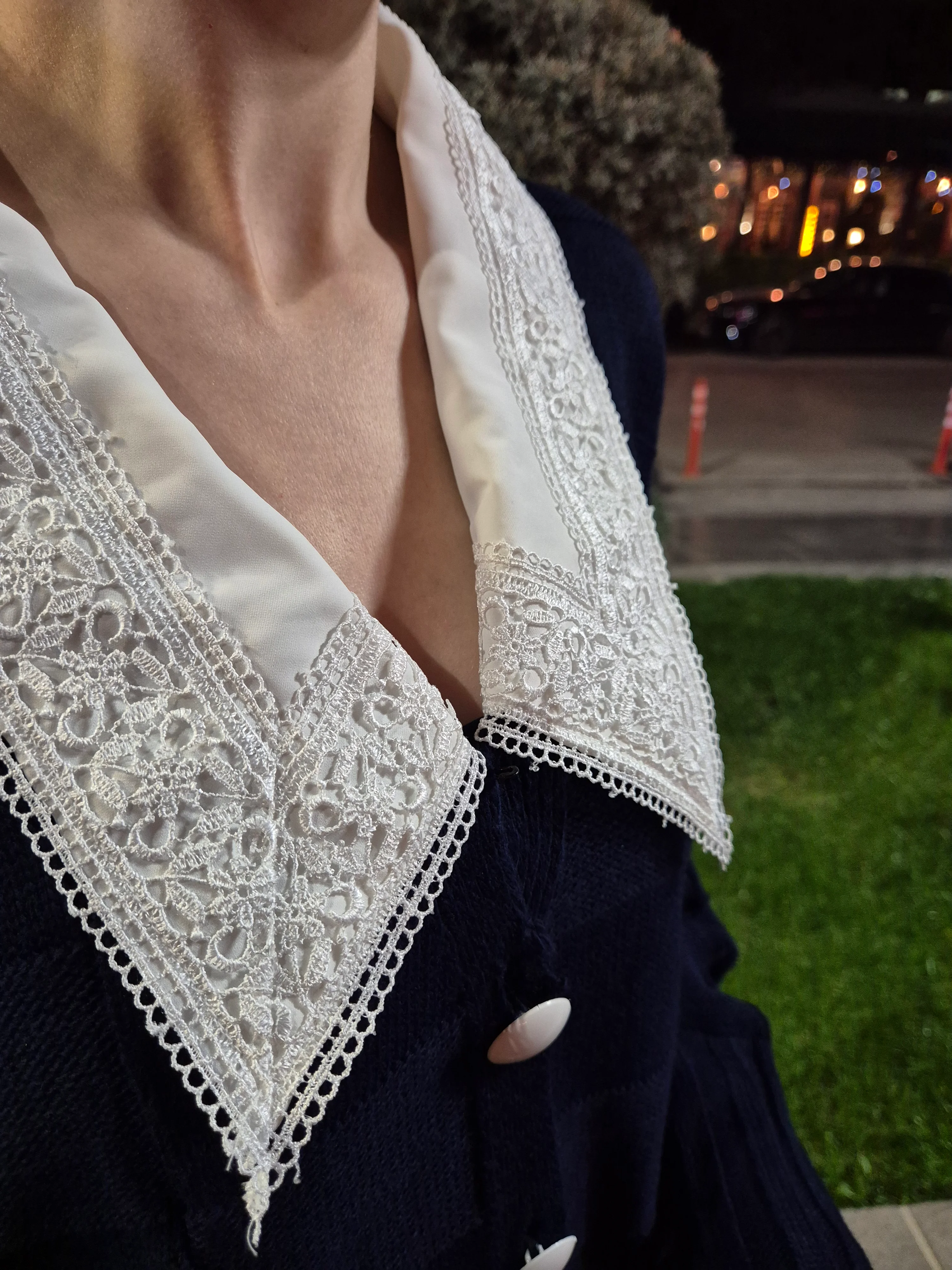 LACİVERT GÜPÜR YAKA TASARIM HIRKA