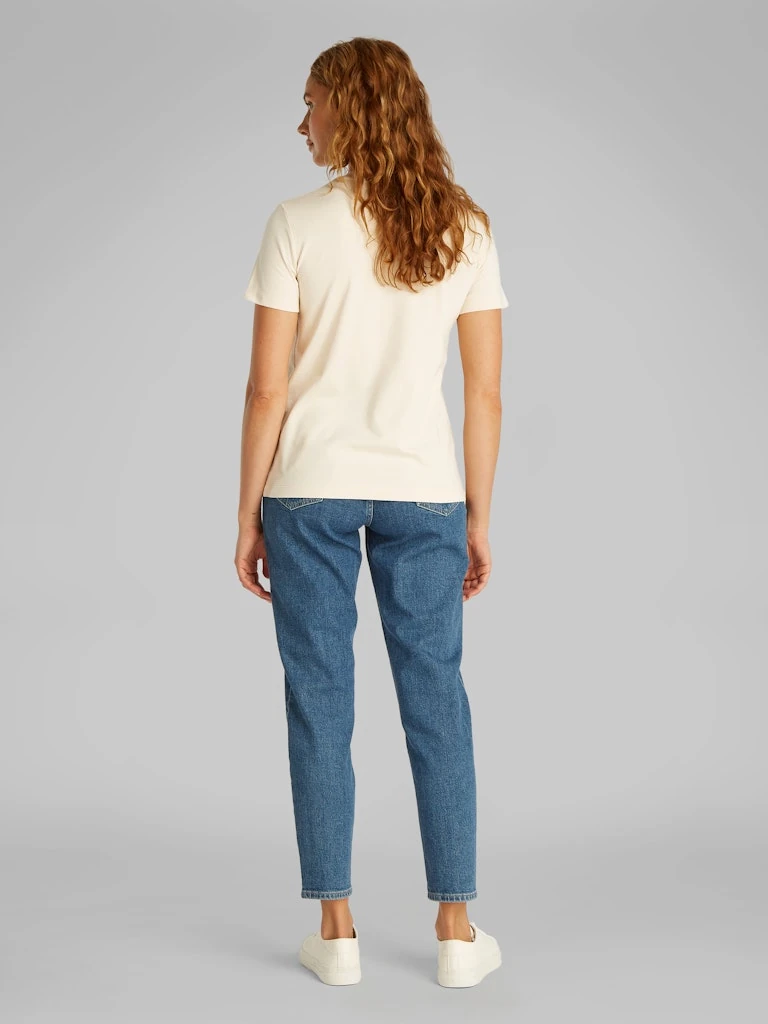 Calvin Klein Rejeneratif Pamuk Bej Kadın Kısa Kollu T-Shirt