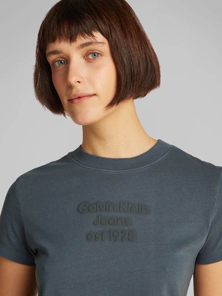 Calvin Klein Rejeneratif Pamuk Antrasit Kadın Kısa Kollu T-Shirt - J20J224988PT2