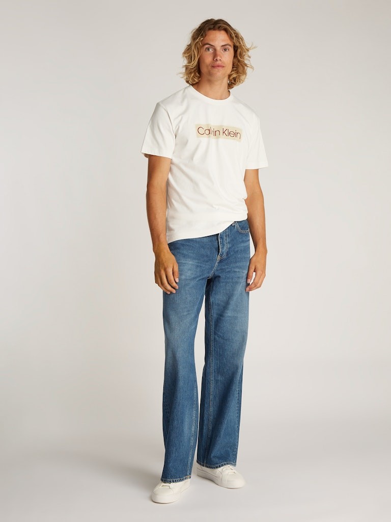 Calvin Klein Rejeneratif Pamuk Beyaz Erkek Kısa Kollu T-Shirt - J30J327472YAS