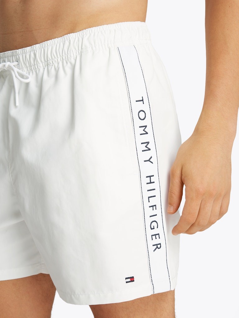 Tommy Hilfiger Beyaz Erkek Deniz Şortu - UM0UM03481YCF
