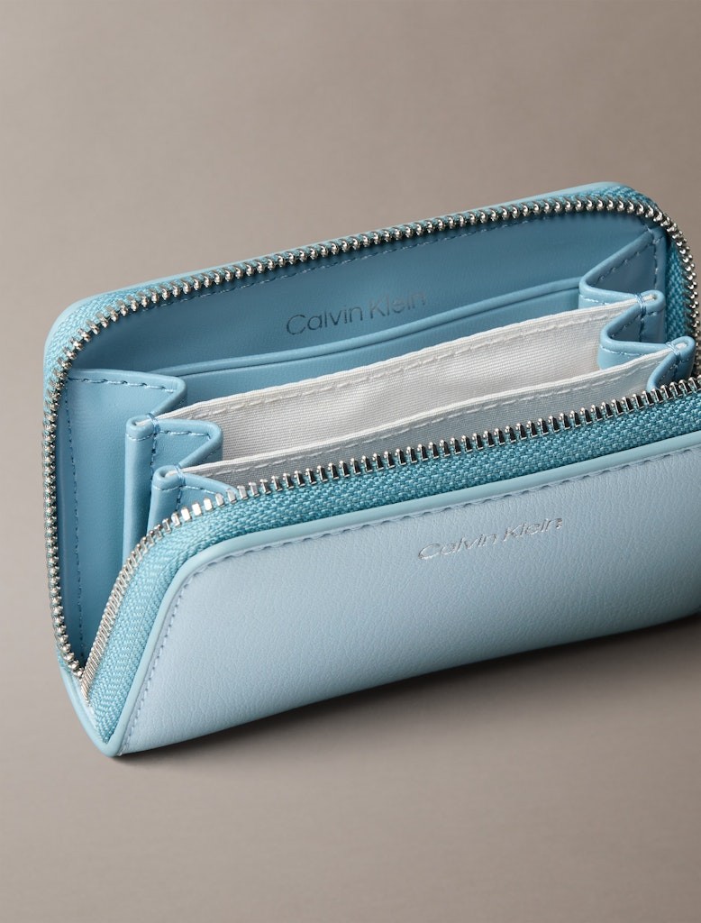 Calvin Klein Kadın Mavi Fermuarlı Cüzdan