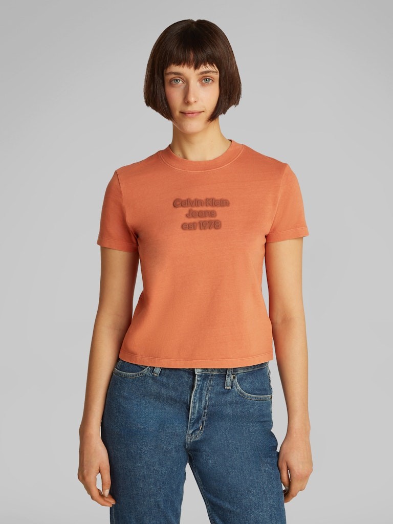 Calvin Klein Rejeneratif Pamuk Kahverengirengi Kadın Kısa Kollu T-Shirt - J20J224988GAM