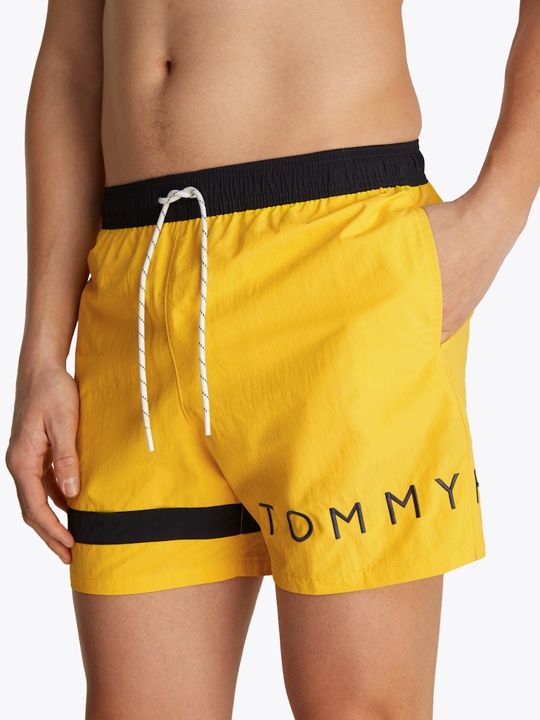 Tommy Hilfiger Sarı Erkek Deniz Şortu - UM0UM03541ZGY