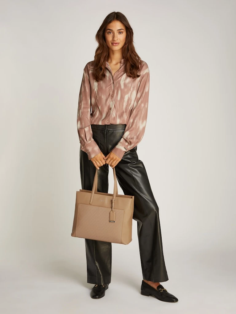 Calvin Klein Kadın Must Medium Omuz Çantası