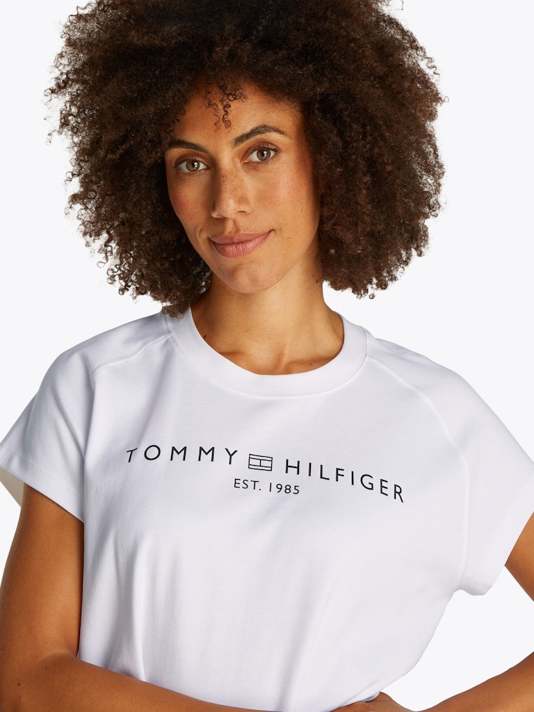 Tommy Hilfiger Rejeneratif Pamuk Beyaz Kadın Kısa Kollu T-Shirt - WW0WW46113YCF
