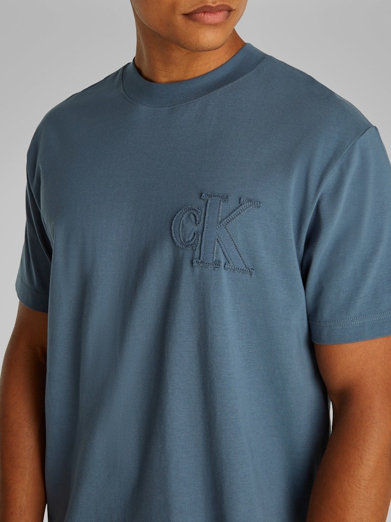 Calvin Klein Rejeneratif Pamuk Mavi Erkek Kısa Kollu T-Shirt - J30J327494CK1