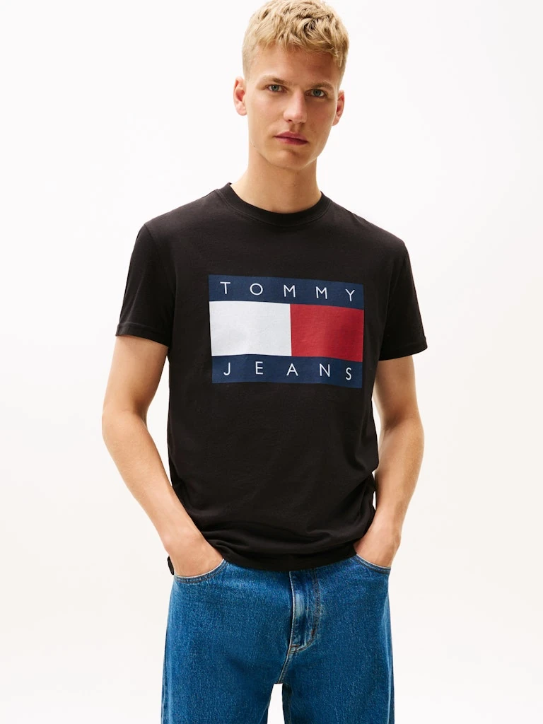 Tommy Hilfiger Erkek Siyah Pamuk O Yaka Bayraklı T-Shirt