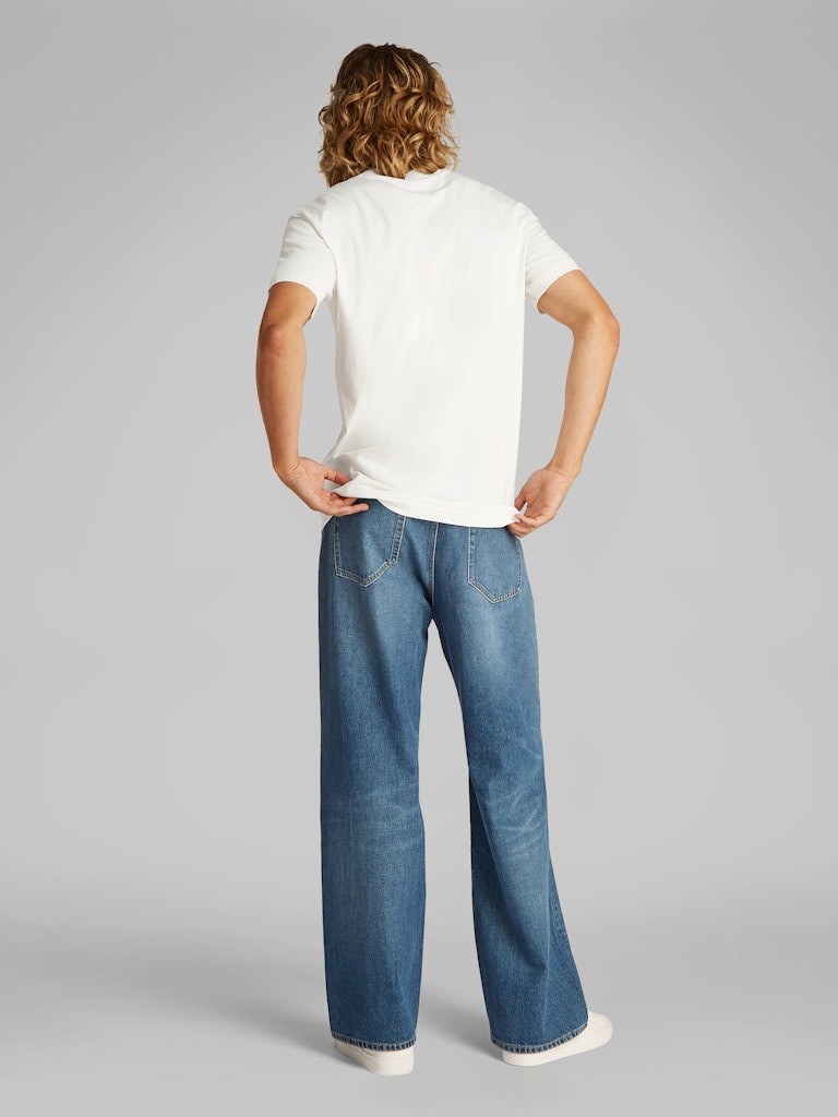 Calvin Klein Rejeneratif Pamuk Beyaz Erkek Kısa Kollu T-Shirt - J30J327472YAS