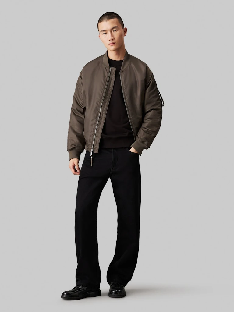 CK EMBRO BADGE CREW NECK