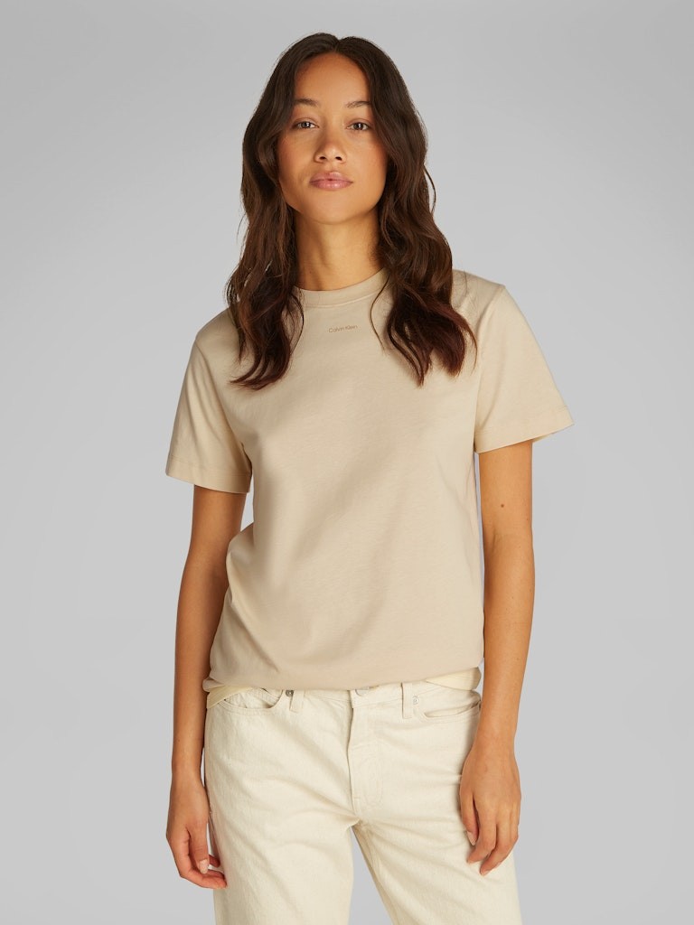 Calvin Klein Rejeneratif Pamuk Bej Kadın Kısa Kollu T-Shirt - K20K207519PCH