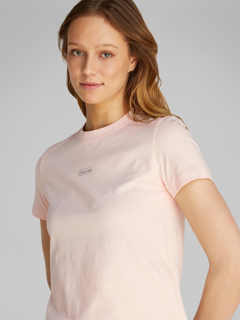 Calvin Klein Rejeneratif Pamuk Pembe Kadın Kısa Kollu Baby Tee T-Shirt