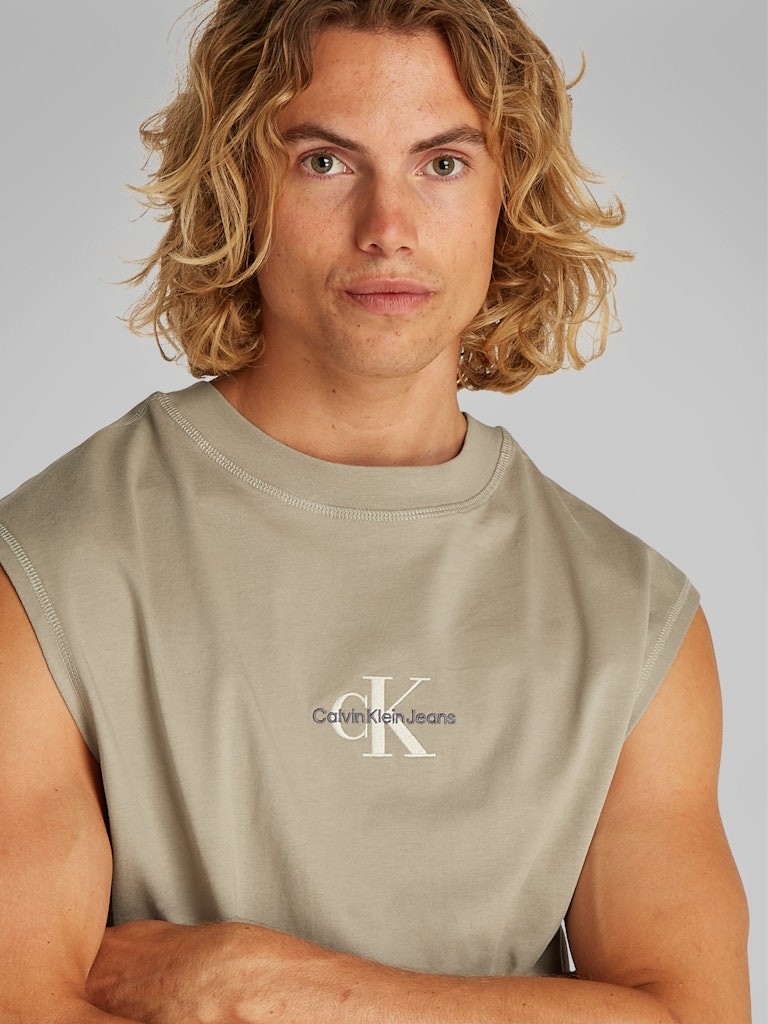 Calvin Klein Rejeneratif Pamuk Gri Erkek Kolsuz T-shirt - J30J327493PAH