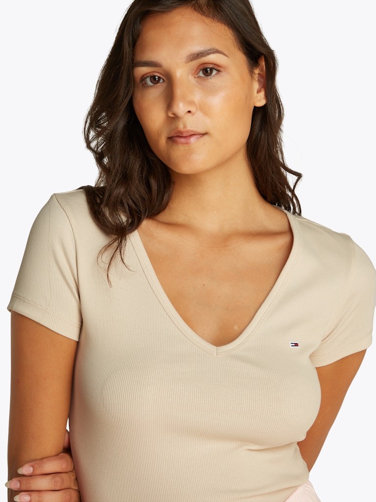Tommy Hilfiger Rejeneratif Pamuk Bej Kadın Kısa Kollu T-Shirt - DW0DW17385ACG