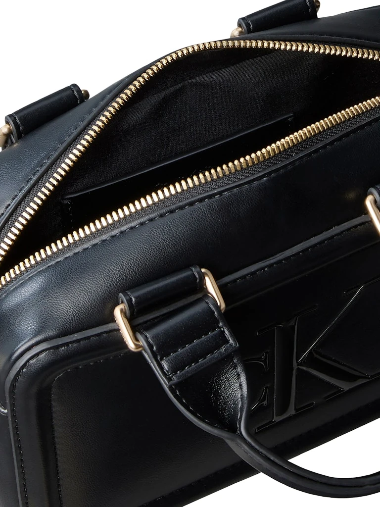 Calvin Klein Kadın Siyah Çapraz Omuz Çantası