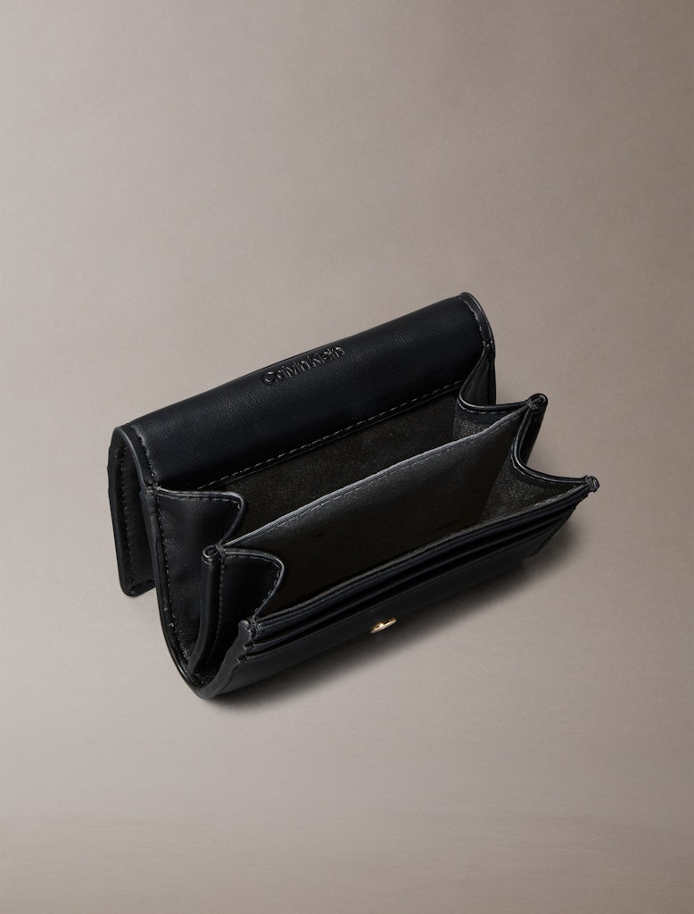 Calvin Klein Kadın 2'ye Katlanan Siyah Cüzdan