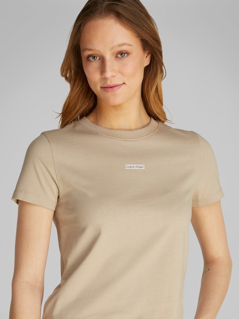 Calvin Klein Rejeneratif Pamuk Vizon Kadın Kısa Kollu T-Shirt - J20J225524PF0
