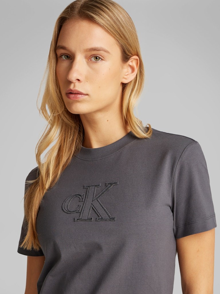 Calvin Klein Rejeneratif Pamuk Gri Kadın Kısa Kollu T-Shirt - J20J225256PMP