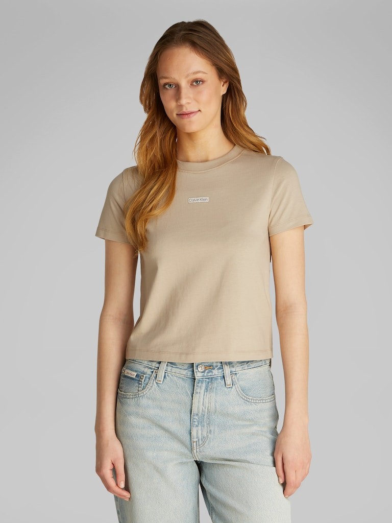 Calvin Klein Rejeneratif Pamuk Vizon Kadın Kısa Kollu T-Shirt - J20J225524PF0