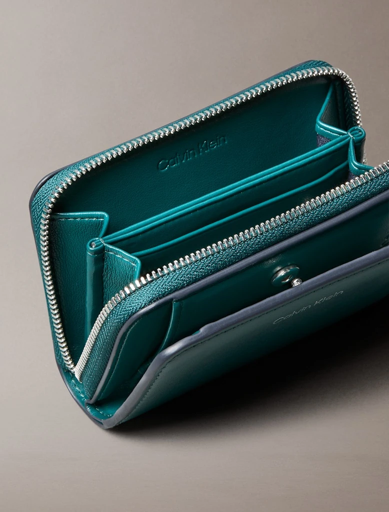 Calvin Klein Kadın Yeşil Deri Fermuarlı  Cüzdan