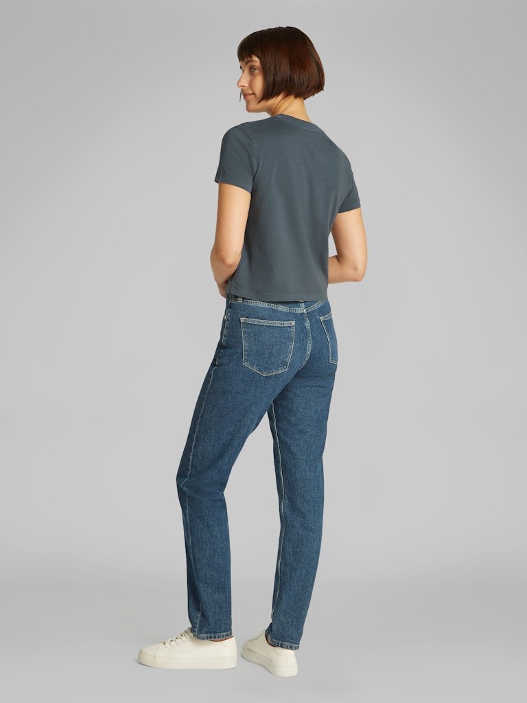 Calvin Klein Rejeneratif Pamuk Antrasit Kadın Kısa Kollu T-Shirt - J20J224988PT2