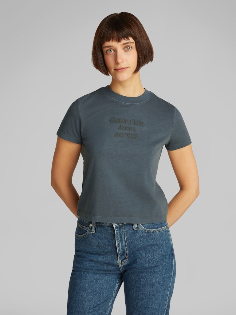Calvin Klein Rejeneratif Pamuk Antrasit Kadın Kısa Kollu T-Shirt - J20J224988PT2