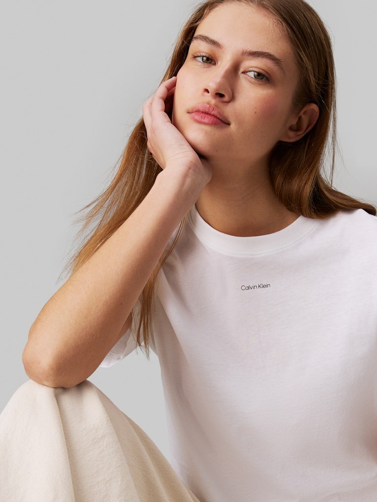 Calvin Klein Rejeneratif Pamuk Beyaz Kadın Kısa Kollu T-Shirt - K20K207519YAF