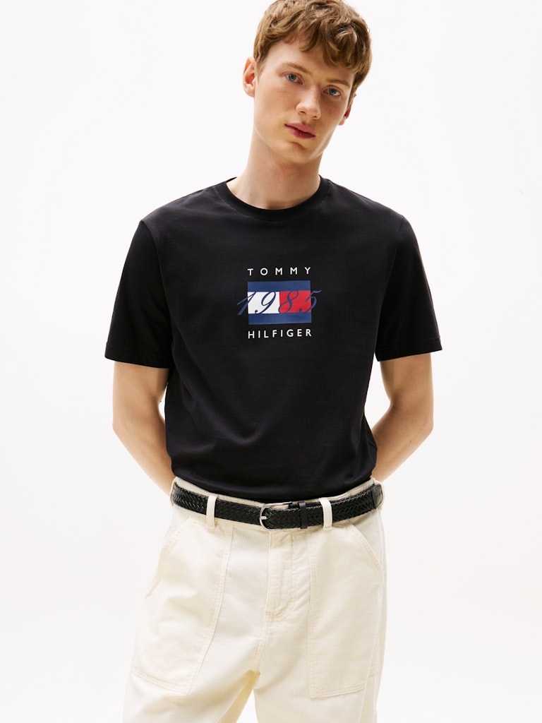 Tommy Hilfiger Erkek Siyah O Yaka Bayraklı T-Shirt