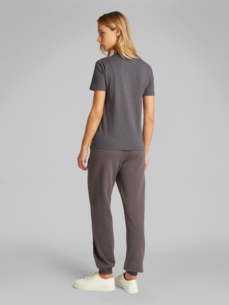 Calvin Klein Rejeneratif Pamuk Gri Kadın Kısa Kollu T-Shirt - J20J225256PMP
