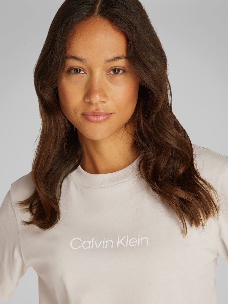 Calvin Klein Organik Pamuk Bej Kadın Kısa Kollu T-Shirt - K20K205448PE0