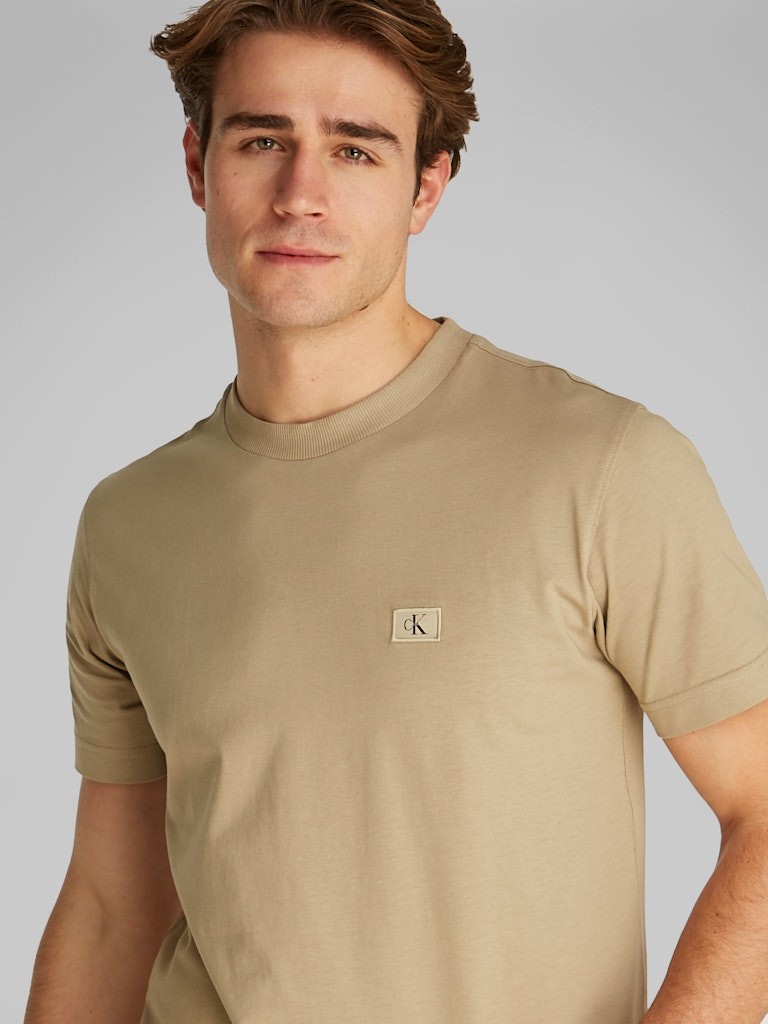 Calvin Klein Rejeneratif Pamuk Kahverengirengi Erkek Kısa Kollu T-Shirt - J30J327100HI0