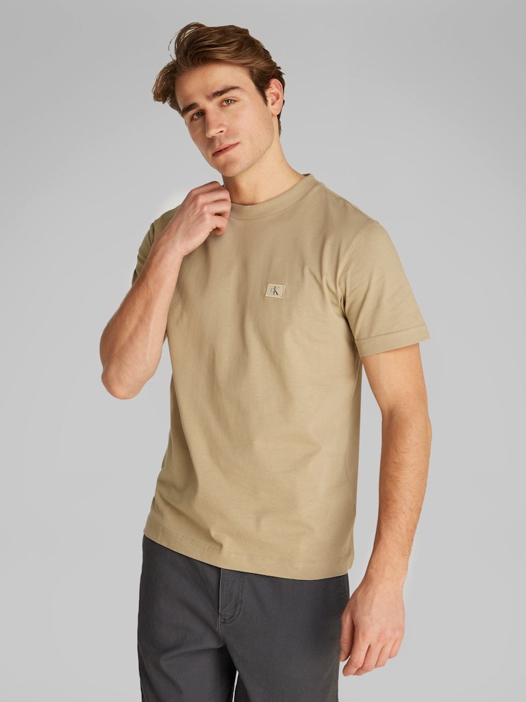 Calvin Klein Rejeneratif Pamuk Kahverengirengi Erkek Kısa Kollu T-Shirt - J30J327100HI0