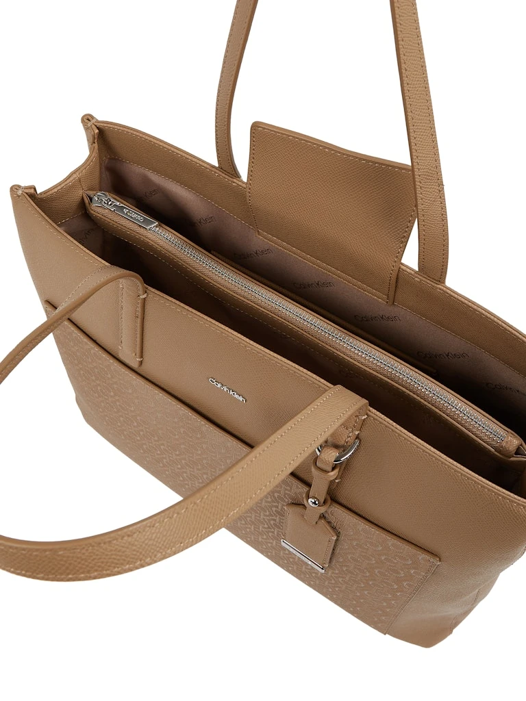 Calvin Klein Kadın Must Medium Omuz Çantası