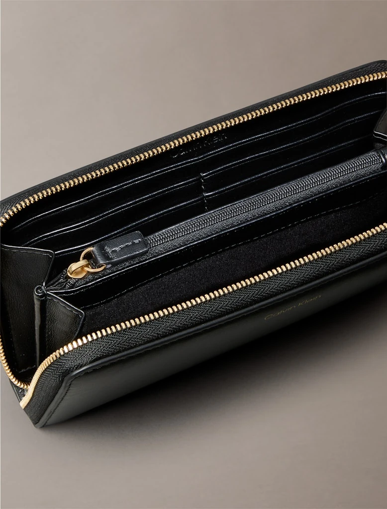 Calvin Klein Kadın Siyah Deri Fermuarlı Cüzdan