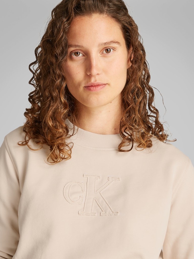 Calvin Klein Rejeneratif Pamuk Bej Kadın O Yaka Sweatshirts - J20J225363AEA