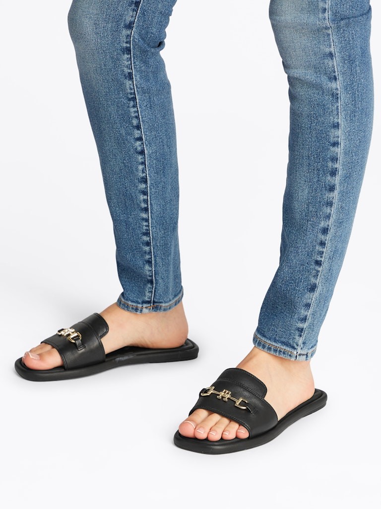 Tommy Hilfiger Deri Siyah Kadın Kısa Taban Tek Bantlı Sandalet - FW0FW08420BDS