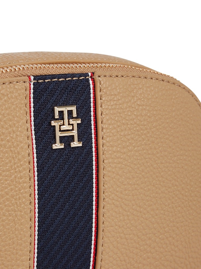 Tommy Hilfiger Kadın Legacy Stud Omuz Çantası - AW0AW16898RBC