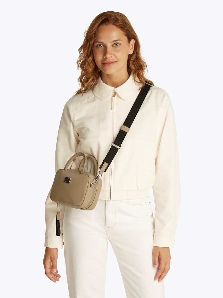 Tommy Hilfiger Bej Kadın Çapraz Çanta - AW0AW17294ACT