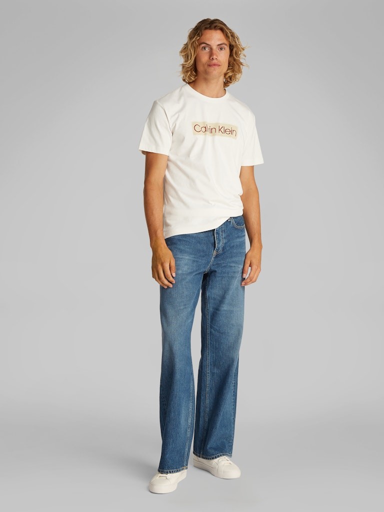 Calvin Klein Rejeneratif Pamuk Beyaz Erkek Kısa Kollu T-Shirt - J30J327472YAS