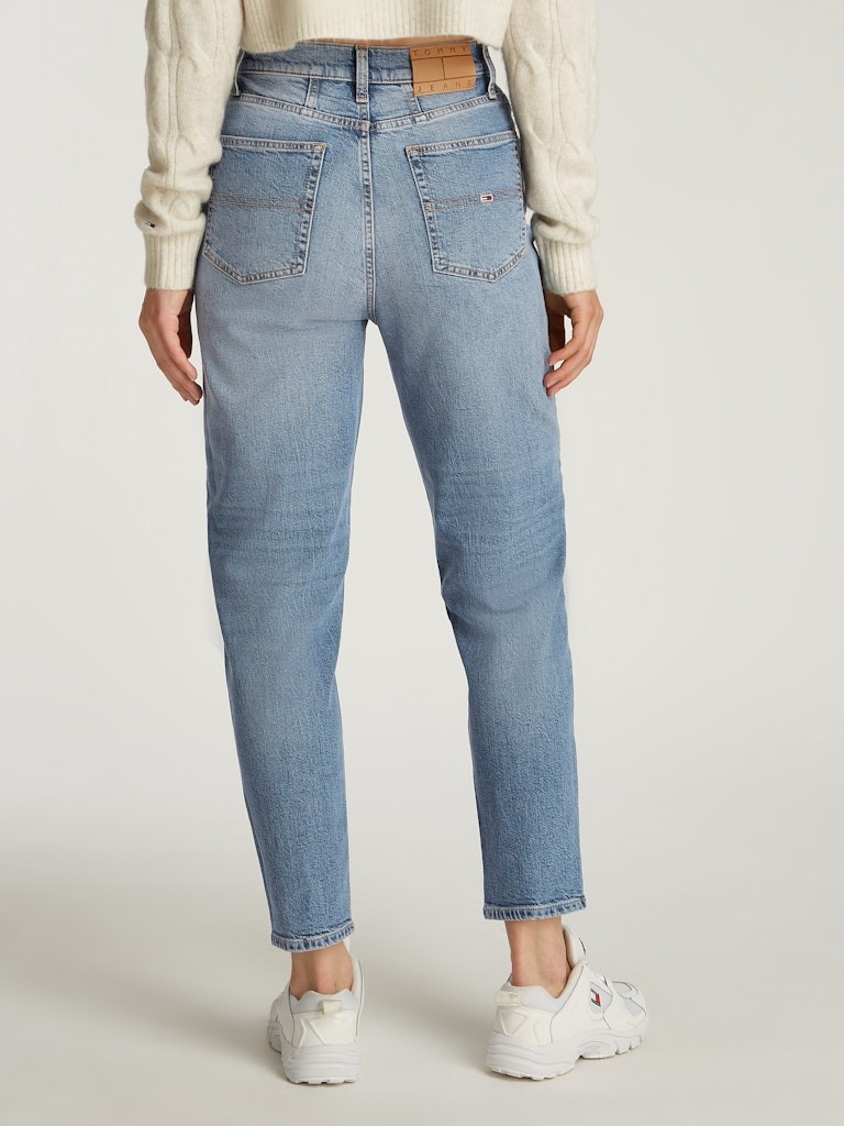 Tommy Jeans Kadın Yüksel Bel Tapered Mom Jeans Pantolon - DW0DW197681AB
