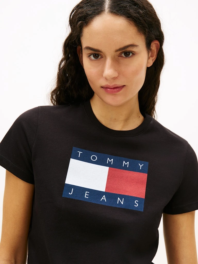 Tommy Hilfiger Kadın Siyah Pamuk O Yaka Bayraklı Kısa Kolu T-Shirt