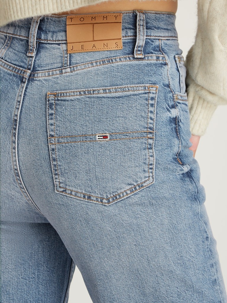 Tommy Jeans Kadın Yüksel Bel Tapered Mom Jeans Pantolon - DW0DW197681AB
