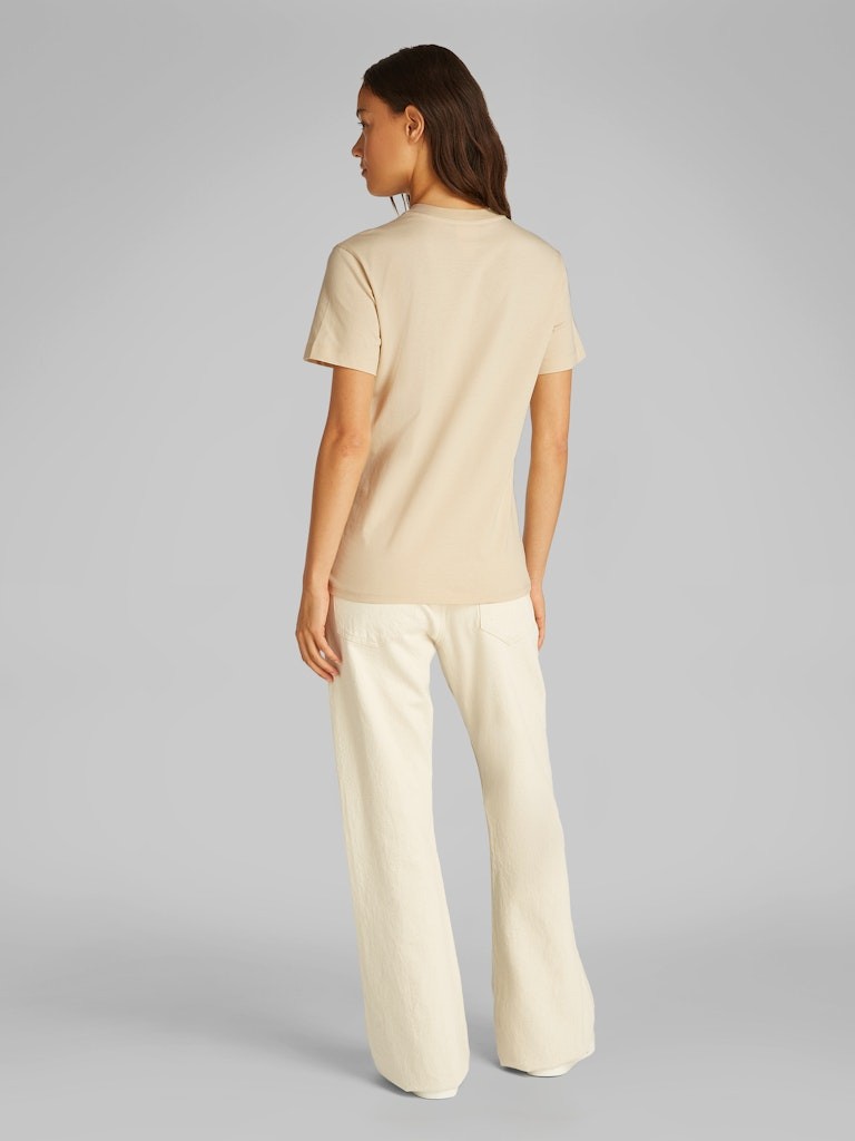 Calvin Klein Rejeneratif Pamuk Bej Kadın Kısa Kollu T-Shirt - K20K207519PCH