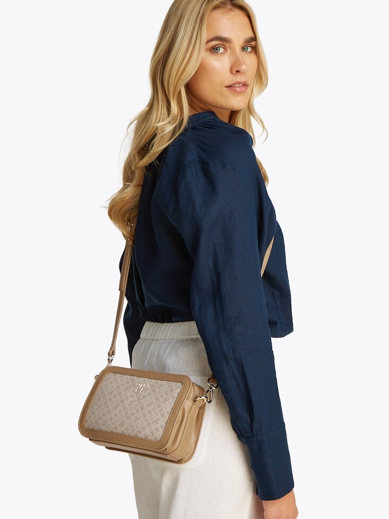 Tommy Hilfiger Haki Kadın Çapraz Çanta - AW0AW176070I1