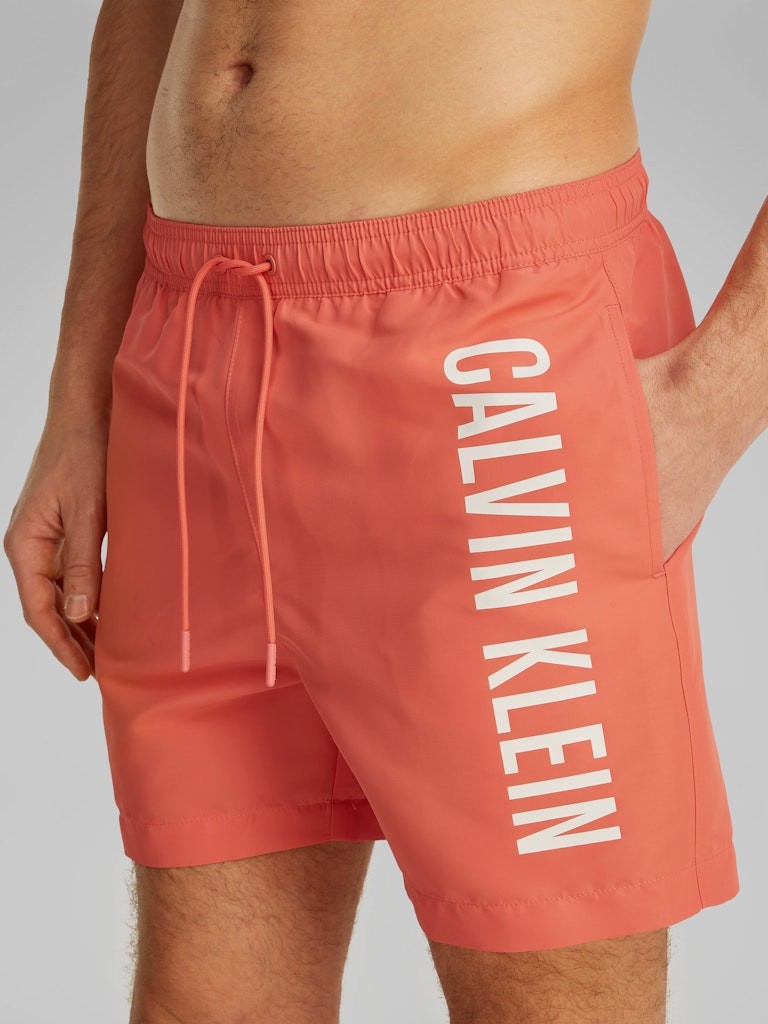 Calvin Klein PEMBE Erkek Deniz Şortu - KM0KM01092U07