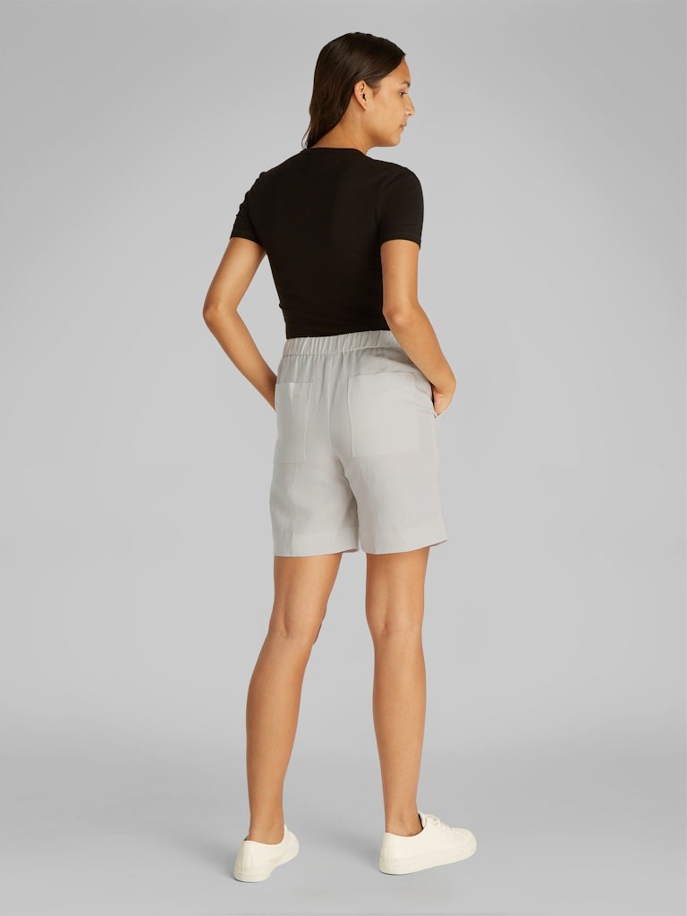 Calvin Klein Liyosel Bej Kadın Uzun Şort - K20K208380ADA