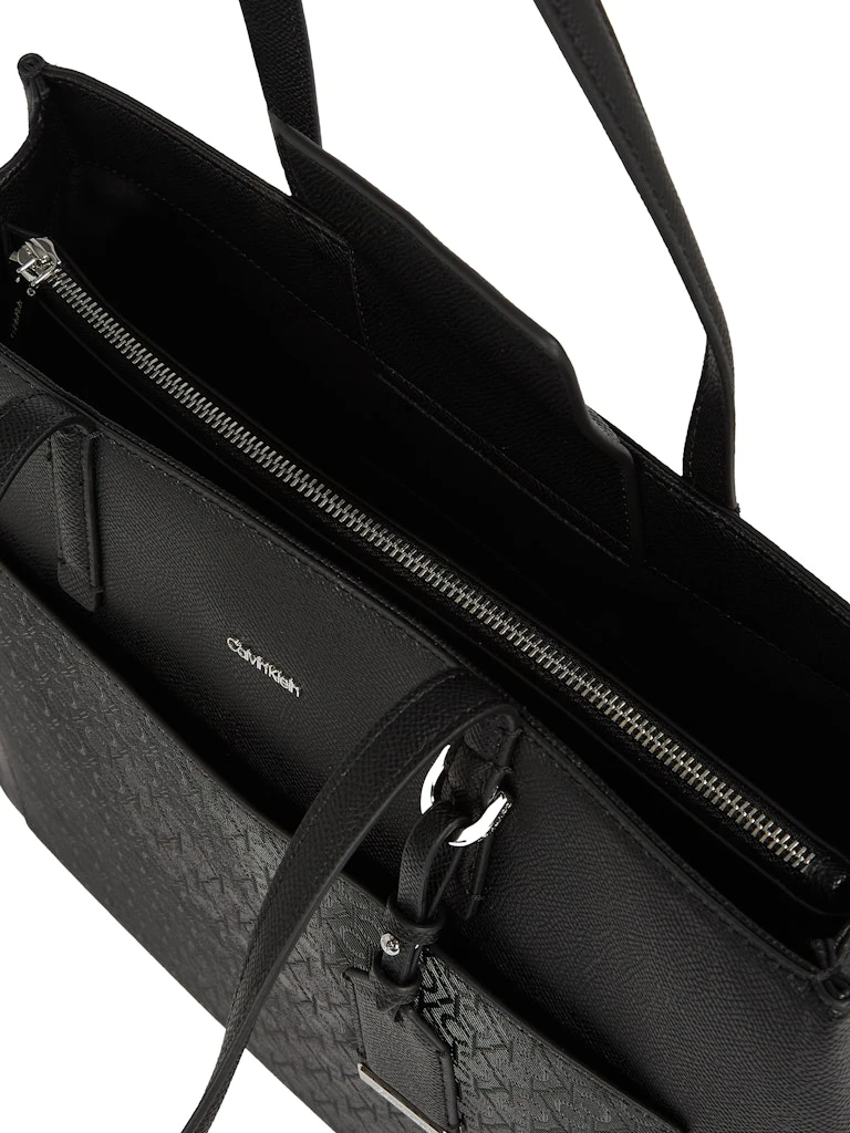 Calvin Klein Kadın Önü Ekstra Cepli Fermuar Kapamalı Siyah Omuz Çantası